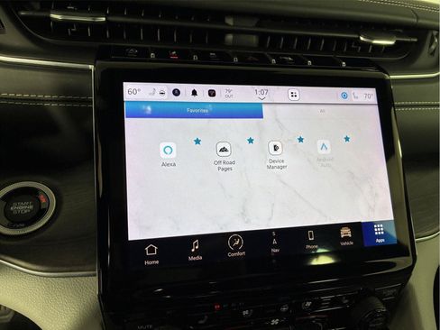 Used 2023 Jeep Grand Cherokee Overland w/ Luxury Tech Group IV AWD/4WD image 93