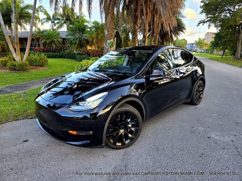 Used 2022 Tesla Model Y Long Range image 54