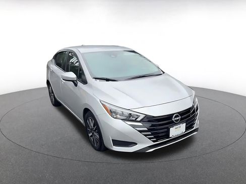 Used 2025 Nissan Versa SV FWD image 3