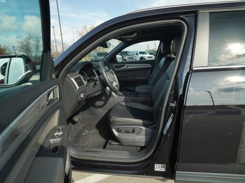 Used 2021 Volkswagen Atlas Cross Sport SE w/ Panoramic Sunroof Package image 13