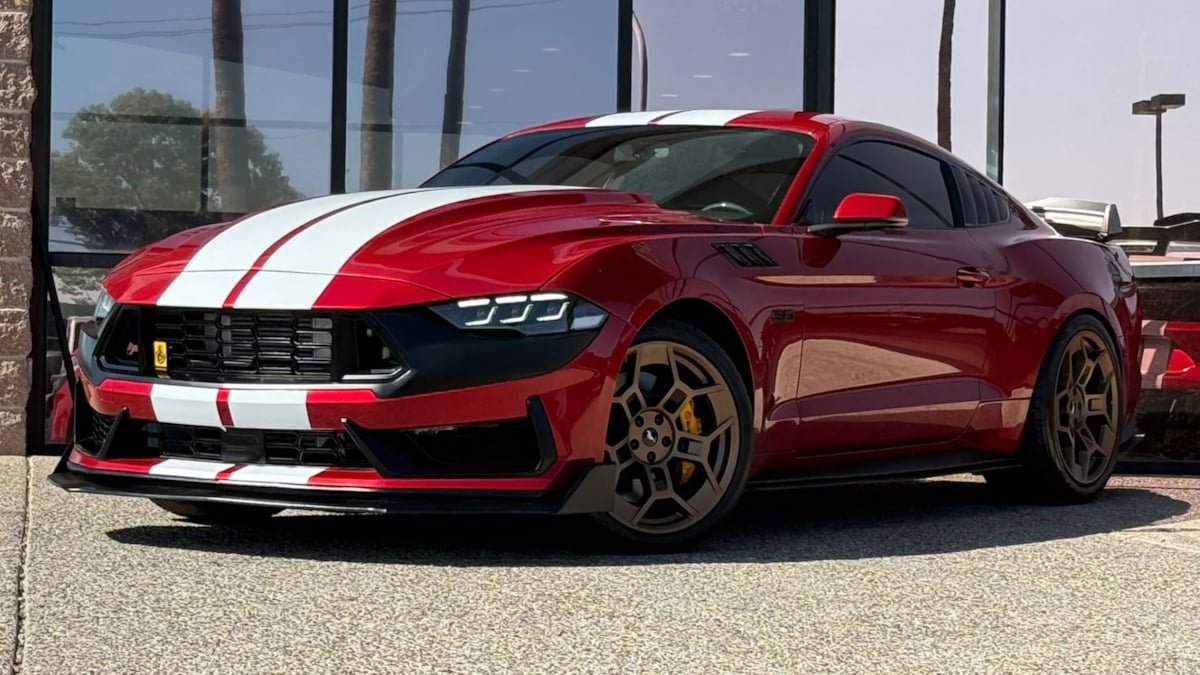 Used 2020 Ford Mustang GT Premium w/ GT Performance Package RWD image 3