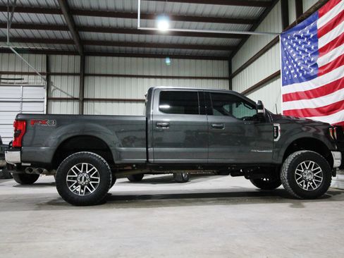 Used 2017 Ford F250 Lariat w/ Lariat Value Package AWD/4WD image 13