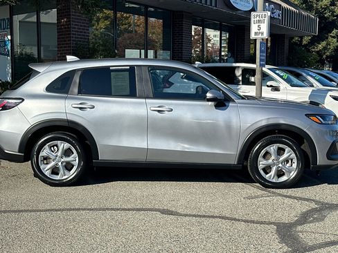 Used 2023 Honda HR-V LX image 3