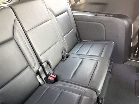 Used 2023 GMC Yukon XL SLT AWD/4WD image 14