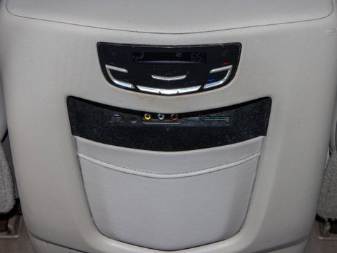 Used 2016 Cadillac Escalade Luxury image 16