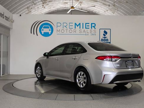 Used 2020 Toyota Corolla LE FWD image 5