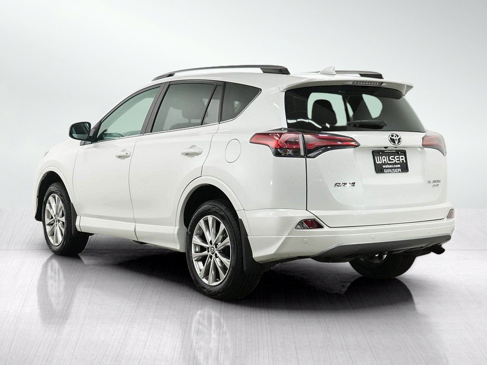 Used 2018 Toyota RAV4 Platinum AWD/4WD image 4
