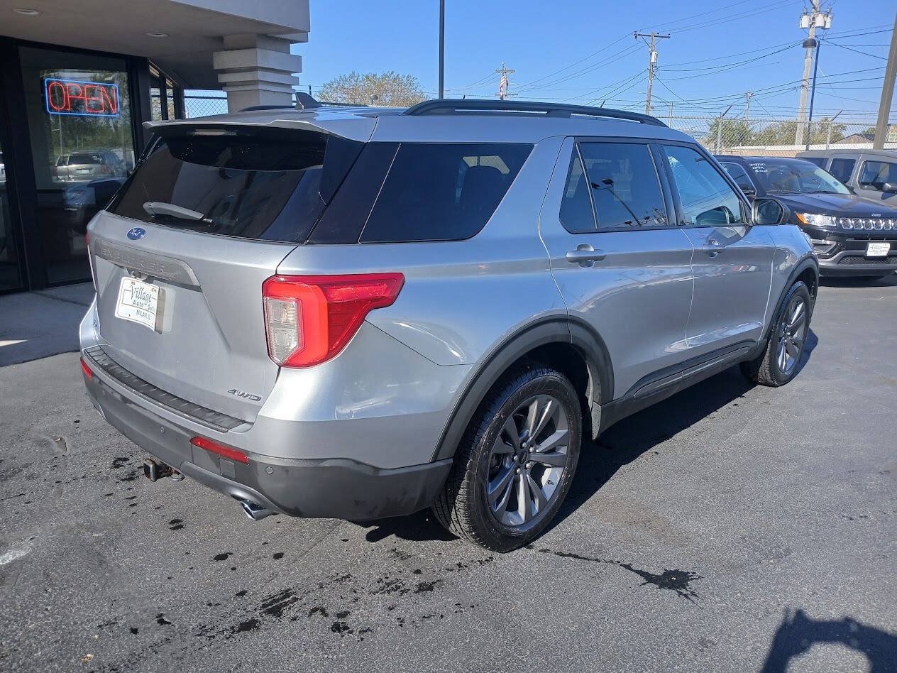 Used 2021 Ford Explorer XLT w/ Equipment Group 202A AWD/4WD image 7