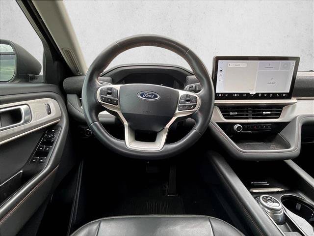 Used 2025 Ford Explorer Active w/ Active Comfort Package RWD image 5
