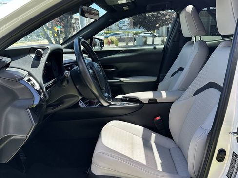 Used 2019 Lexus UX 200 w/ Accessory Package 2 FWD image 16