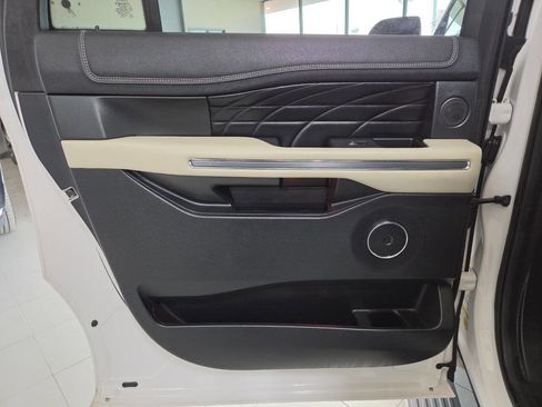 Used 2018 Ford Expedition Max Platinum image 16
