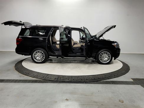 Used 2023 Ford Expedition Max Limited image 16