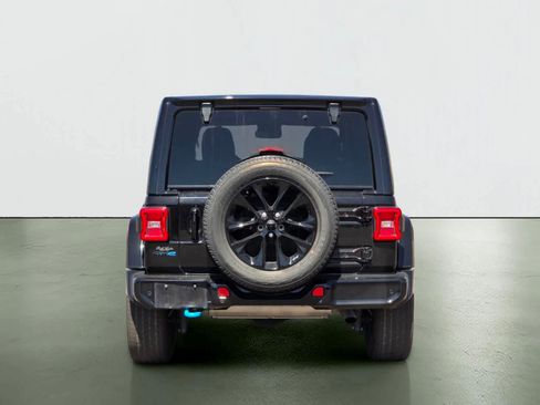 Used 2021 Jeep Wrangler Unlimited Sahara AWD/4WD image 5