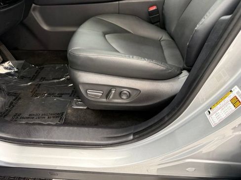 Used 2025 Toyota Grand Highlander AWD image 13