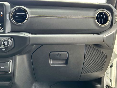 Used 2022 Jeep Wrangler Unlimited Sahara image 29