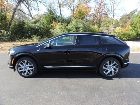 New 2026 Cadillac Optiq Luxury 2 image 8