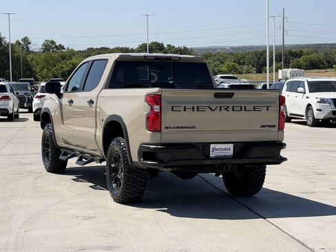 Used 2023 Chevrolet Silverado 1500 ZR2 w/ Technology Package AWD/4WD image 4