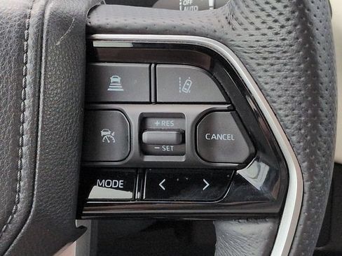 Used 2025 Toyota Sequoia Capstone AWD/4WD image 26