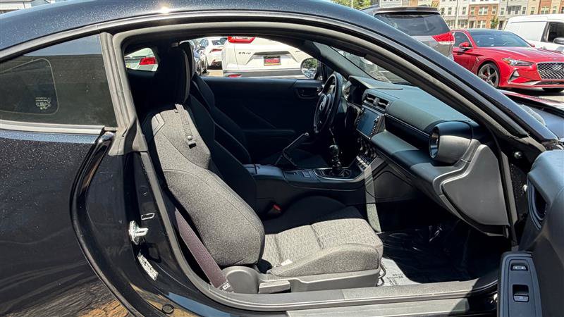 Used 2023 Toyota GR86 RWD image 12