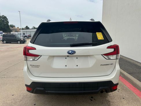 Used 2023 Subaru Forester Premium AWD/4WD image 6