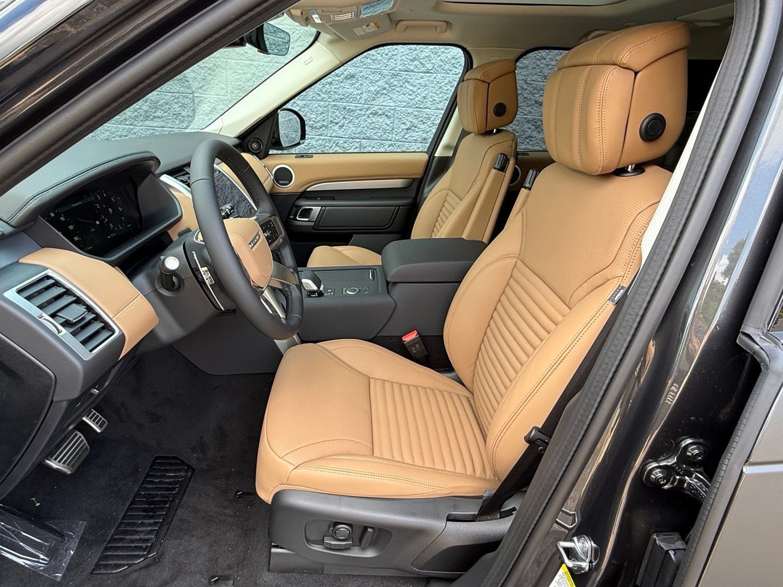New 2026 Land Rover Discovery Limited Edition AWD/4WD image 14