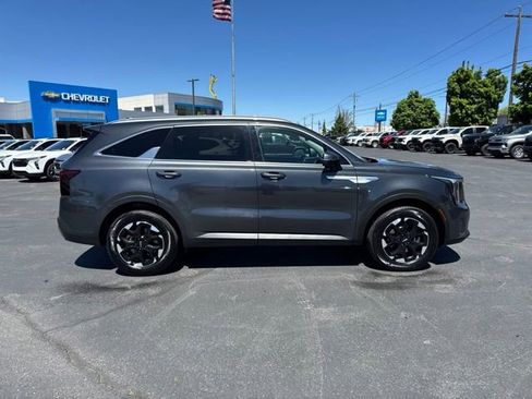 Used 2024 Kia Sorento S AWD/4WD image 8
