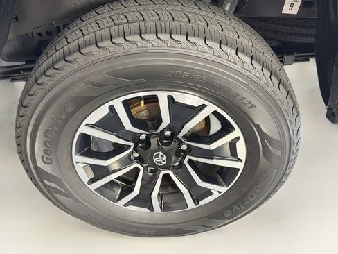 Used 2022 Toyota Tacoma TRD Sport w/ Technology Package AWD/4WD image 32