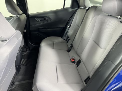 Used 2025 Toyota Prius LE AWD/4WD image 19
