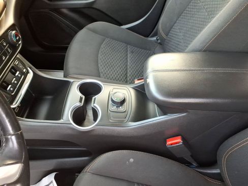 Used 2020 GMC Terrain SLE FWD image 13