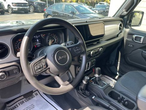 Used 2025 Jeep Wrangler Sport AWD/4WD image 15