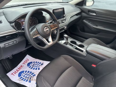 Used 2025 Nissan Altima 2.5 SV image 8