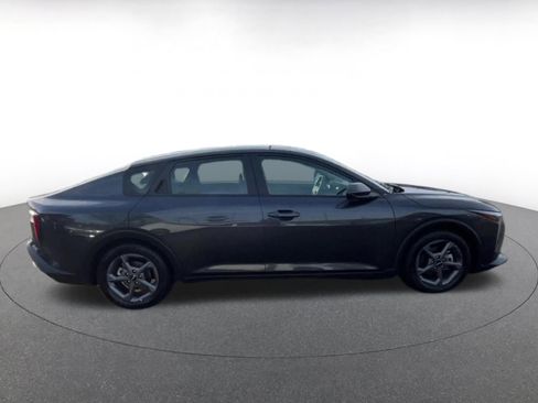 Used 2025 Kia K4 LXS image 16