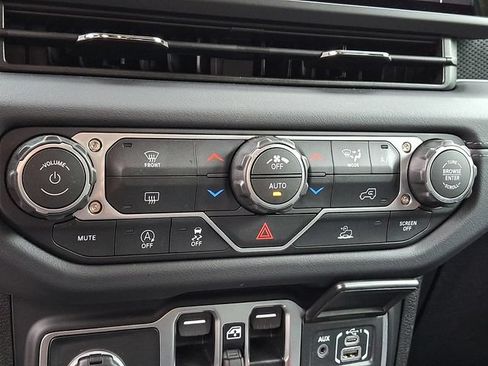 Used 2026 Jeep Gladiator Rubicon AWD/4WD image 17