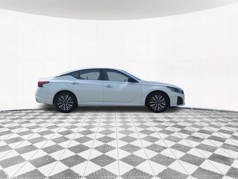Used 2024 Nissan Altima 2.5 SV FWD image 7