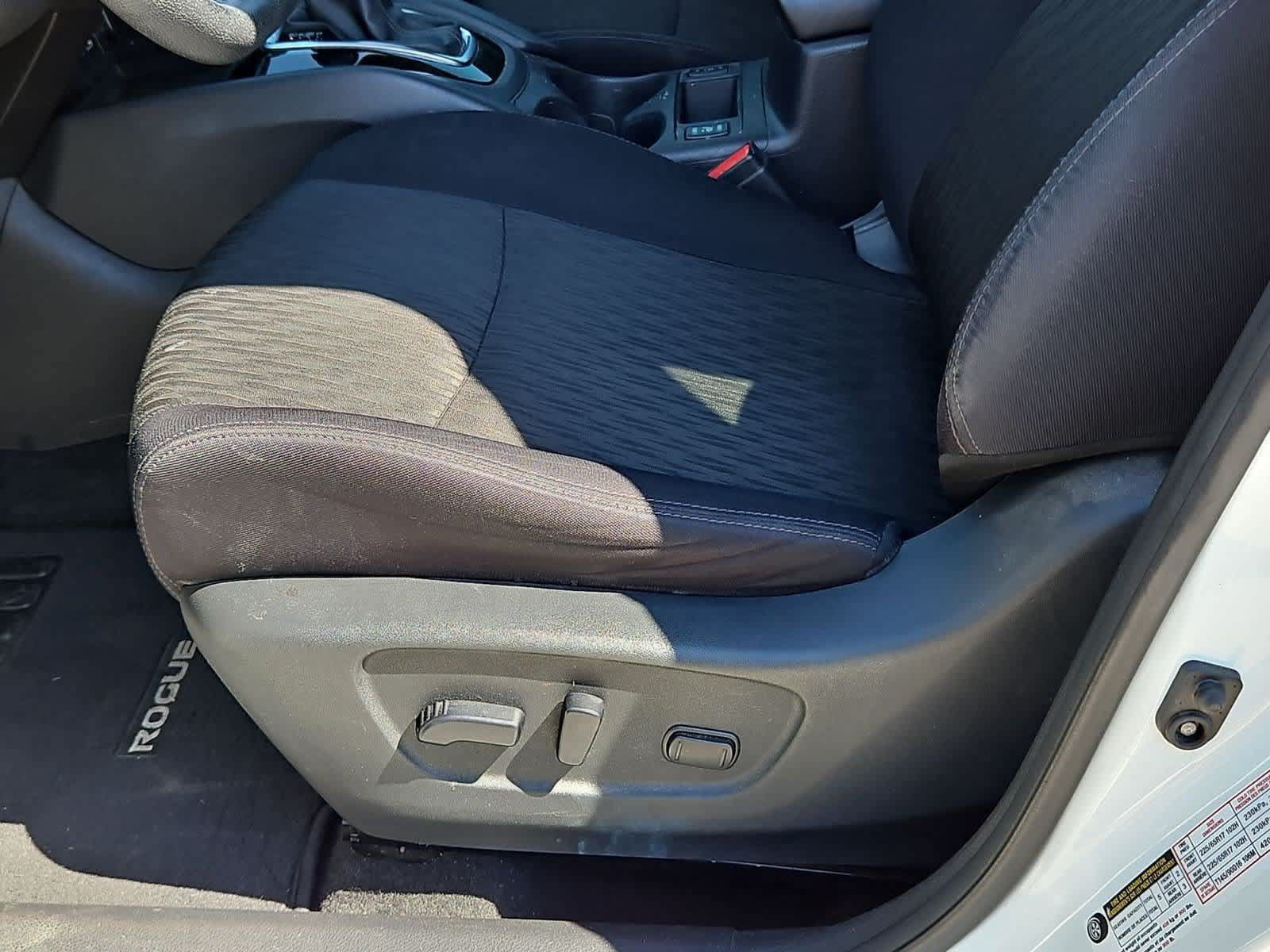 Used 2018 Nissan Rogue SV FWD image 16
