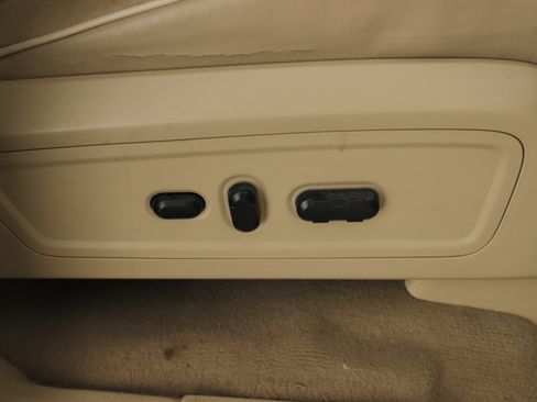 Used 2007 Lincoln Navigator 2WD image 2