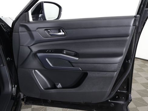 Used 2023 Nissan Pathfinder SL w/ SL Premium Package AWD/4WD image 28