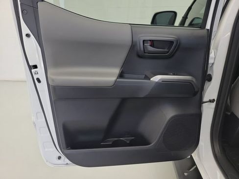Used 2018 Toyota Tacoma SR5 RWD image 14