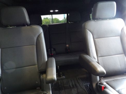 Used 2023 Chevrolet Tahoe Z71 w/ Luxury Package AWD/4WD image 29