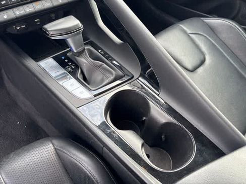 Used 2024 Hyundai Elantra Limited FWD image 18