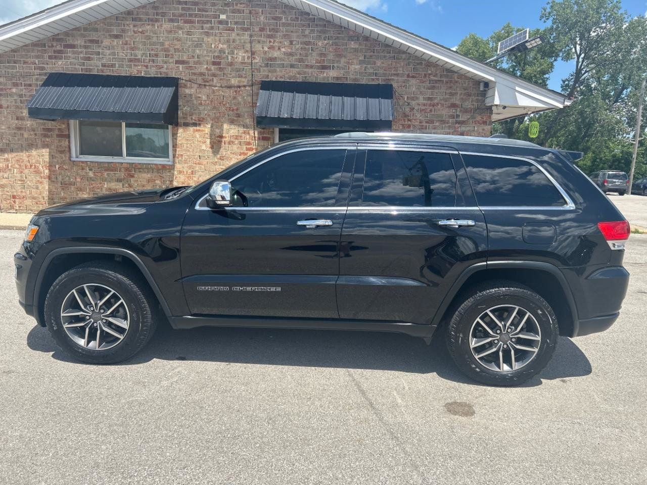 Used 2019 Jeep Grand Cherokee Limited AWD/4WD image 10