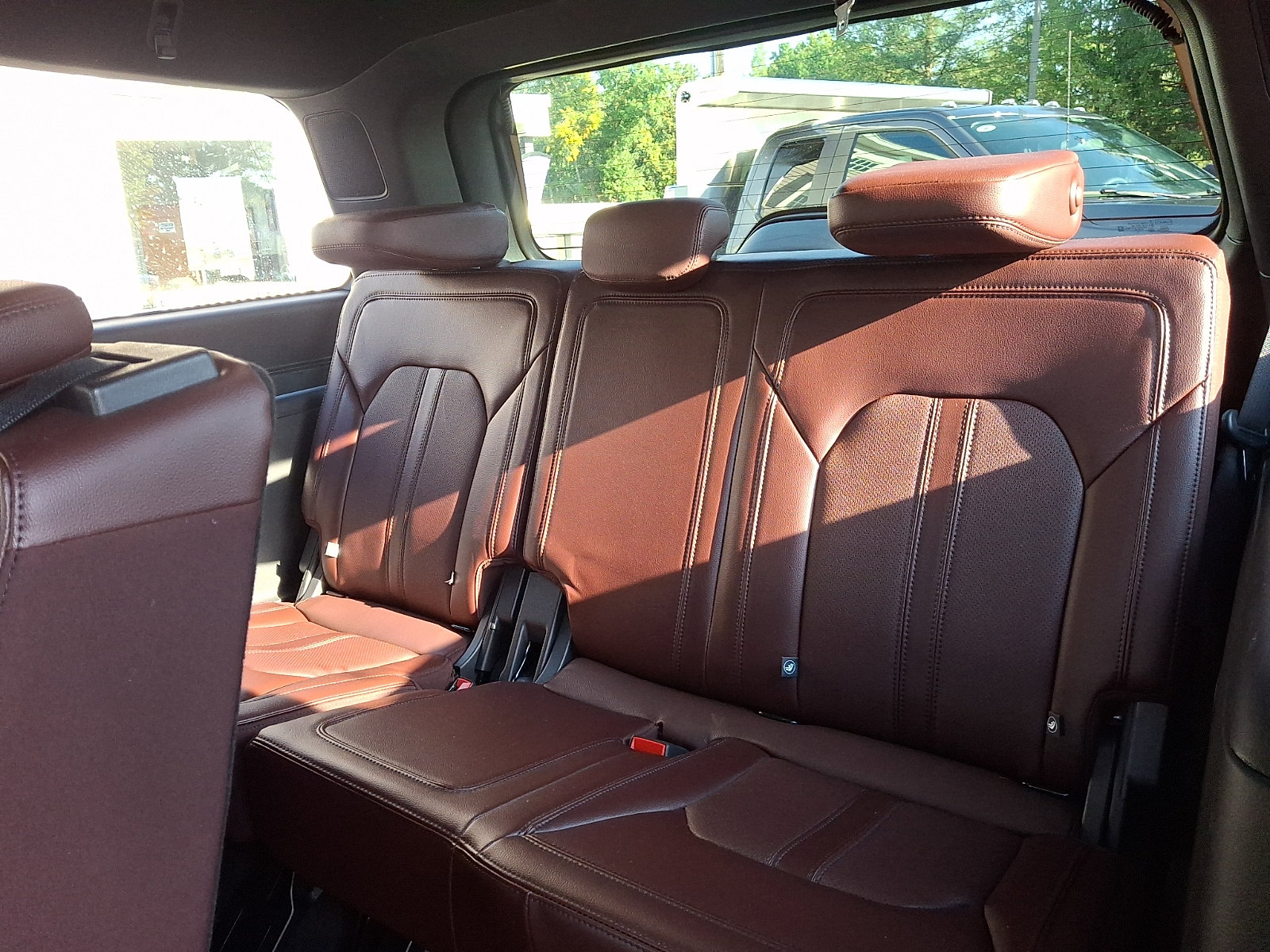 Used 2024 Ford Expedition Limited AWD/4WD image 12