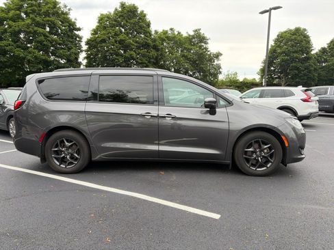 Used 2020 Chrysler Pacifica Limited w/ Advanced Safetytec Group FWD image 4