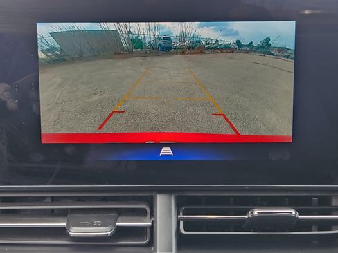 Used 2024 Chevrolet Trax RS w/ Sunroof Package image 13