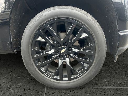 Used 2022 Chevrolet Silverado 1500 High Country w/ Technology Package image 9