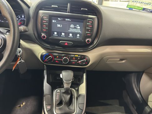 Used 2020 Kia Soul S FWD image 26