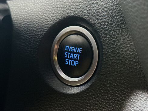 Used 2021 Toyota Corolla SE image 21