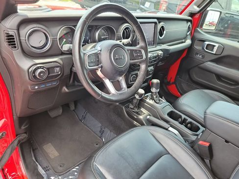 Used 2023 Jeep Wrangler Unlimited Sahara w/ Cold Weather Group AWD/4WD image 6