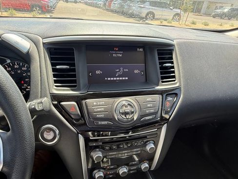 Used 2017 Nissan Pathfinder S FWD image 14