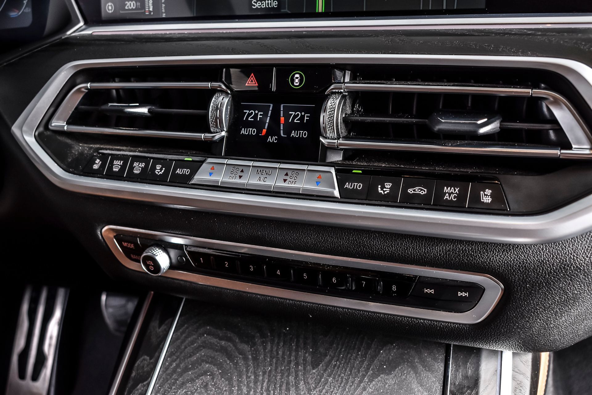 Used 2022 BMW X7 M50i w/ Dynamic Handling Package AWD/4WD image 28